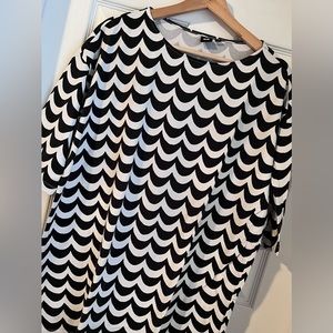 🔥Marimekko Uniqlo Black White Wave Laine Cotton Shirt T Shirt Tunic Top Women's